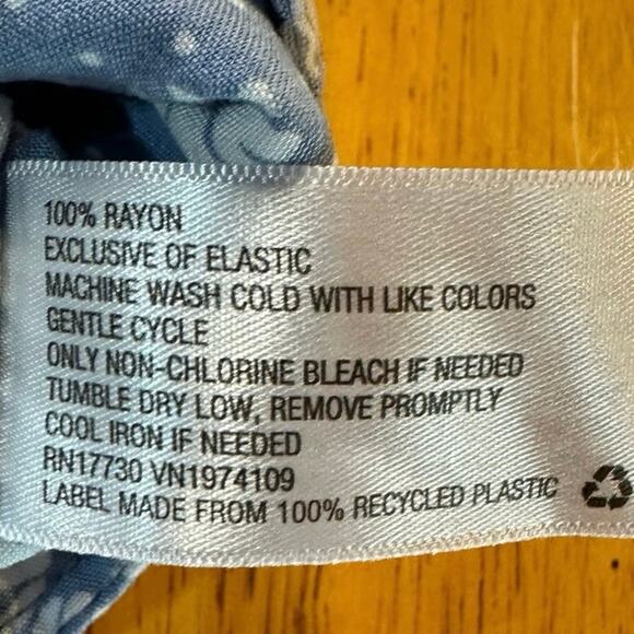 Wild Fable Women's‎ Blue Floral Smocked Puff Sleeve Crop Top Size L - Picture 3 of 4